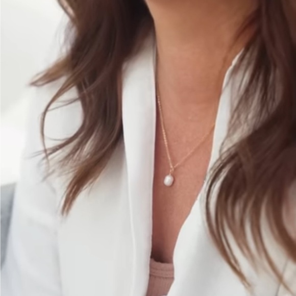 Baroque Pearl Necklace from Summer 2024 Jilly Box - Picture 4 of 5